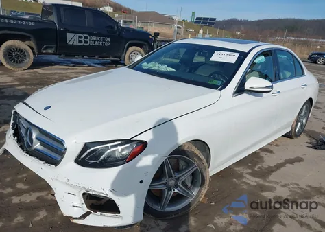2017 Mercedes-Benz E 300 4Matic z USA, uszkodzony, nr VIN WDDZF4KB7HA026750